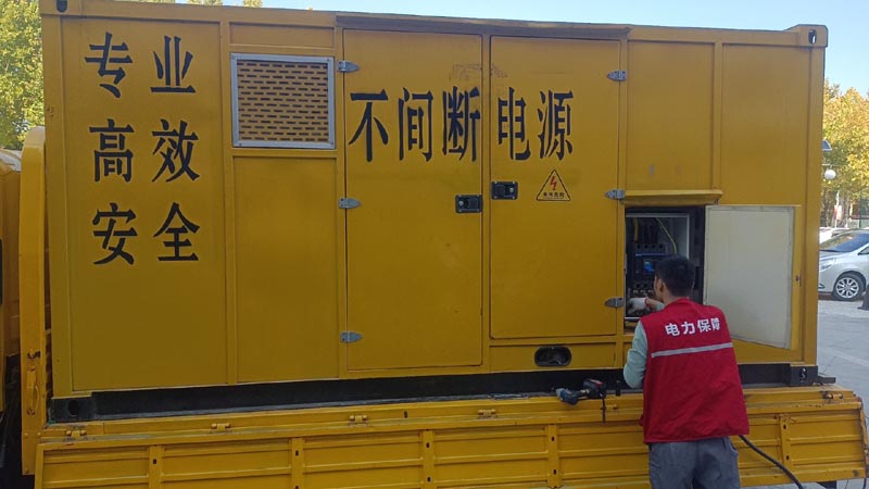 麒麟柴油发电机组和UPS电源配合使用时，如何避免切换过程中的电力中断？